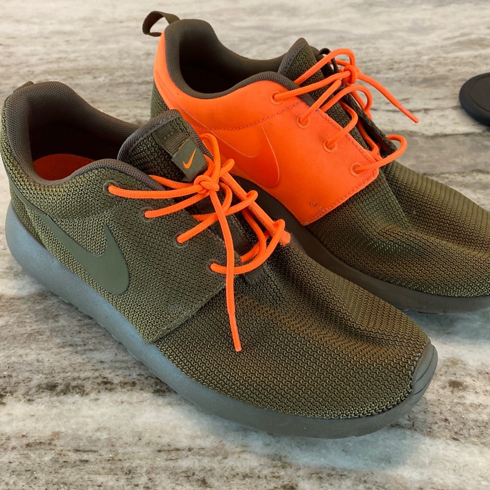 Nike men roshe green & orange